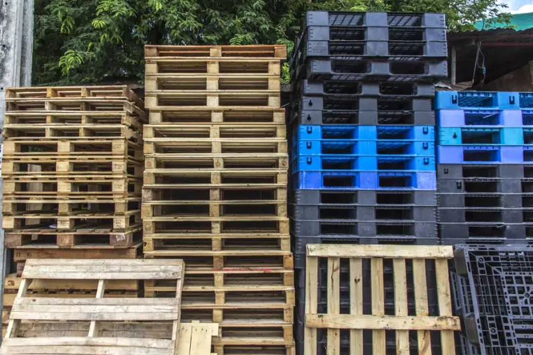 Wood vs plastic pallets comparison